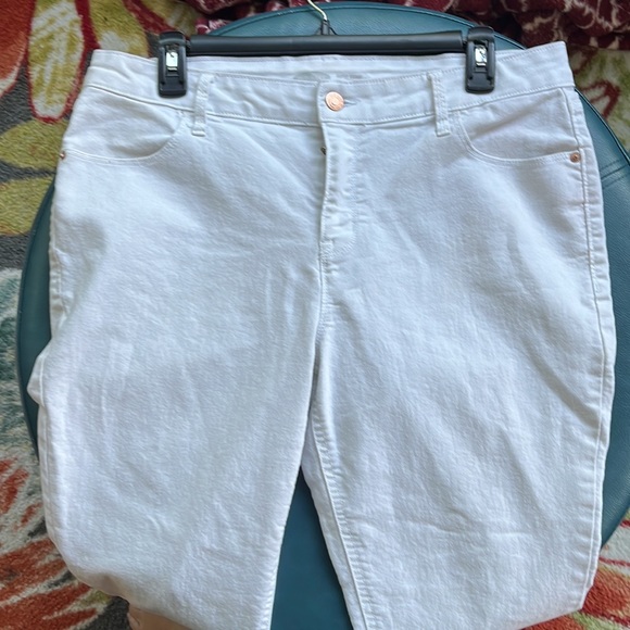 Old navy white jeans - Picture 3 of 6